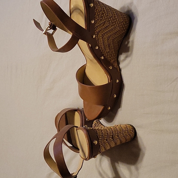 Beautiful Platform like new - Picture 3 of 3